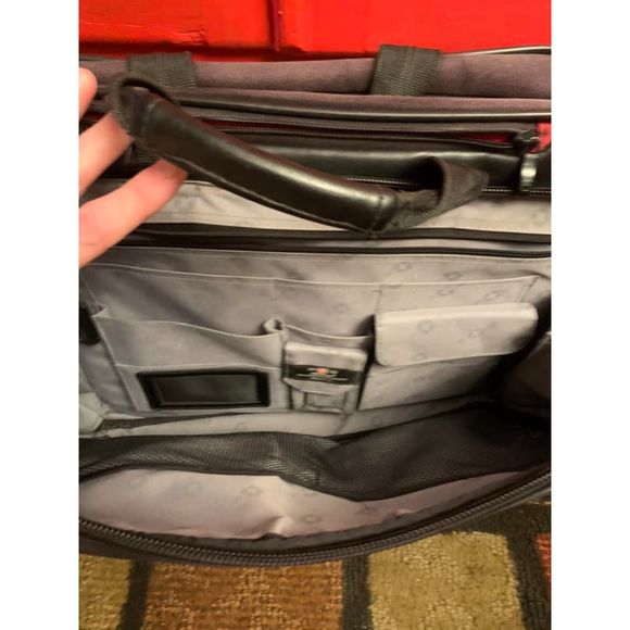 WENGER SWISS ARMY Laptop Case Carry On Shoulder Bag Messenger Briefcase READ - Picture 8 of 10